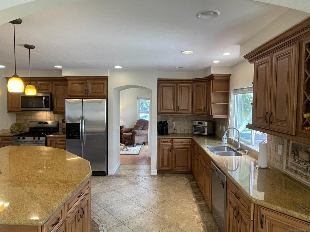 Photo of 1994 Casablanca Ct, Vista, CA 92081 (MLS # 260015777)