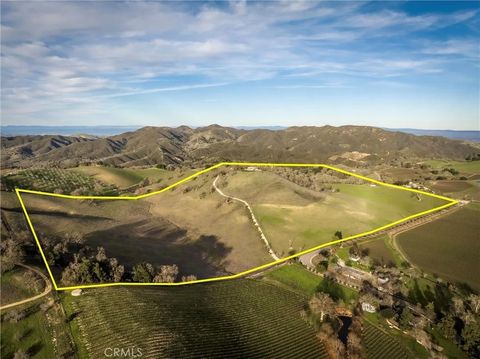 Photo of 9308 Chimney Rock Road, Paso Robles, CA 93446 (MLS # NS25231054)