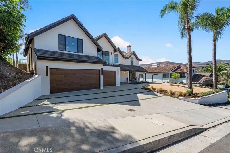 2822 Via Amapola