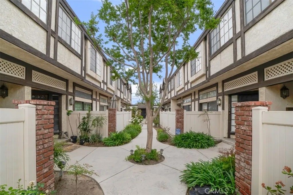Photo of 20737 Roscoe Boulevard #701, Winnetka, CA 91306 (MLS # SR26070217)