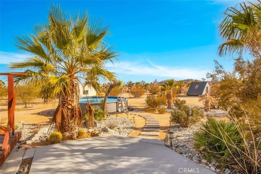 59427 La Crescenta Drive