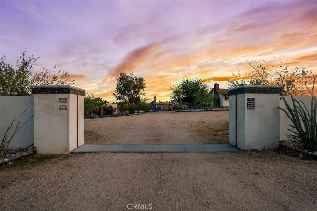 59427 La Crescenta Drive