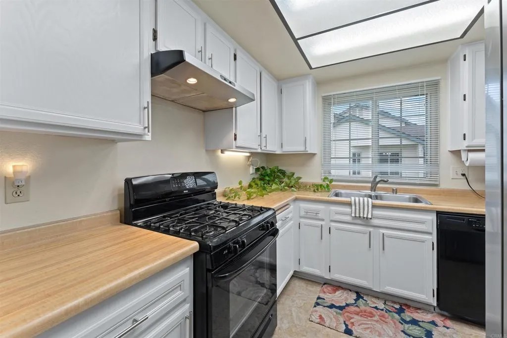 472 DEVONSHIRE GLN