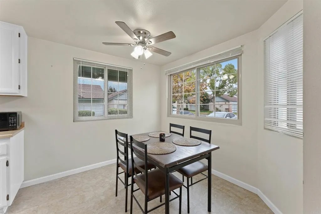472 DEVONSHIRE GLN