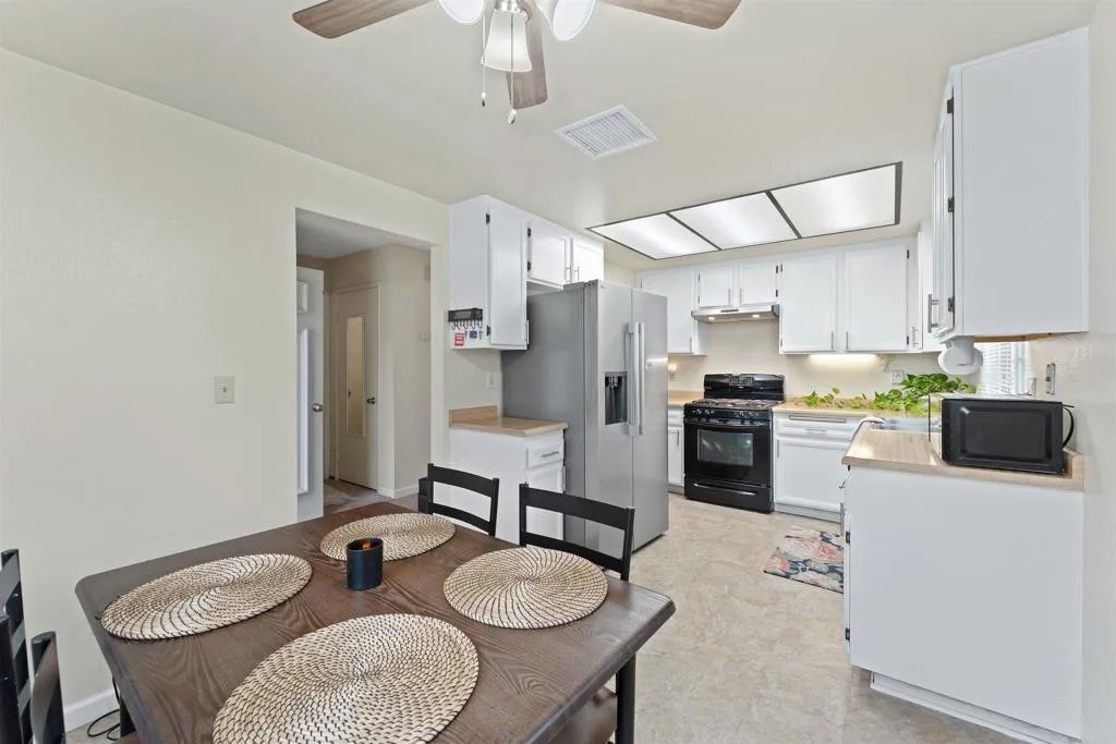 472 DEVONSHIRE GLN