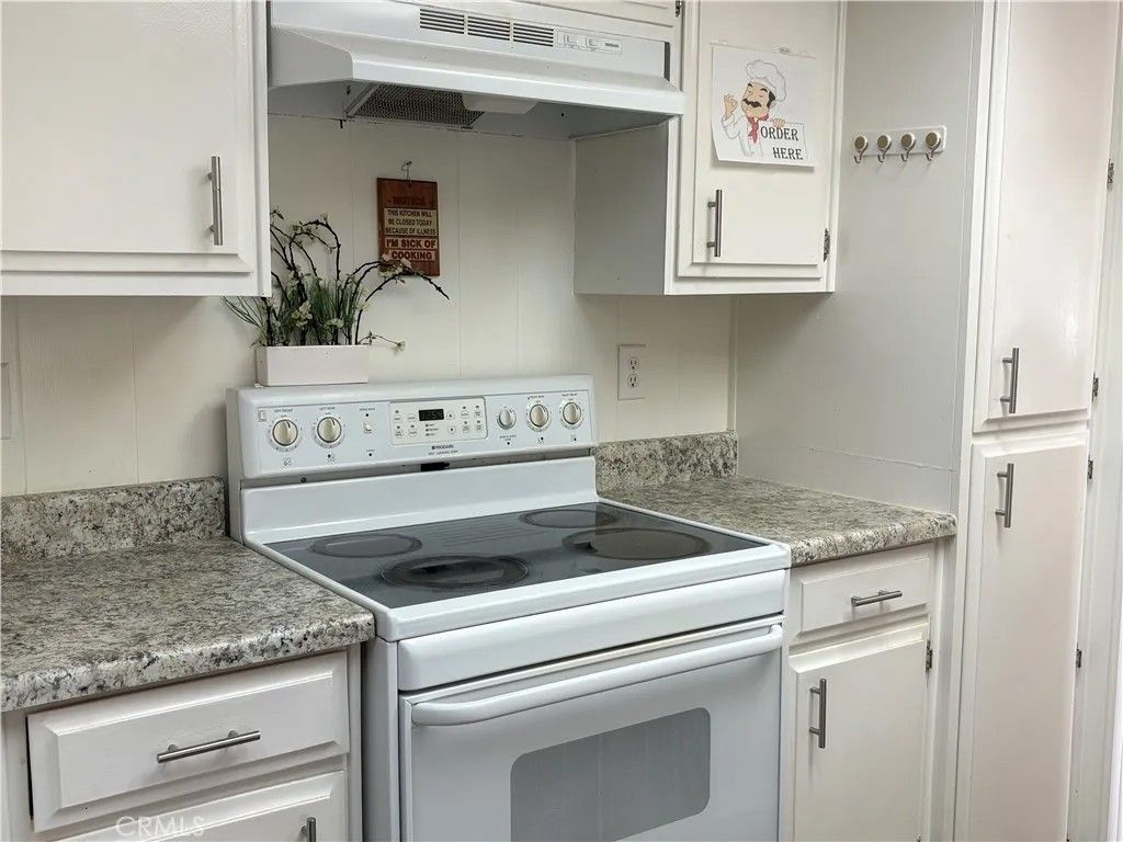 Photo of 180 Santa Paula Dr, Hemet, CA 92543 (MLS # SW26032475)