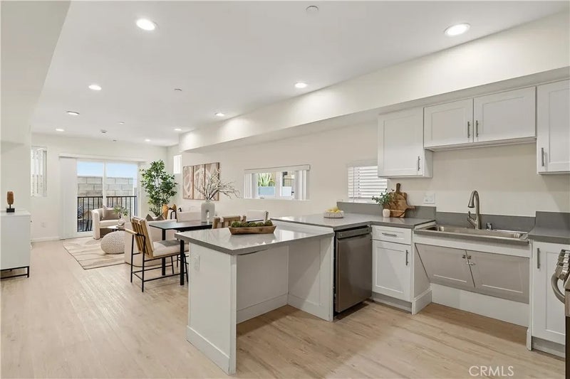 1409 N Hobart