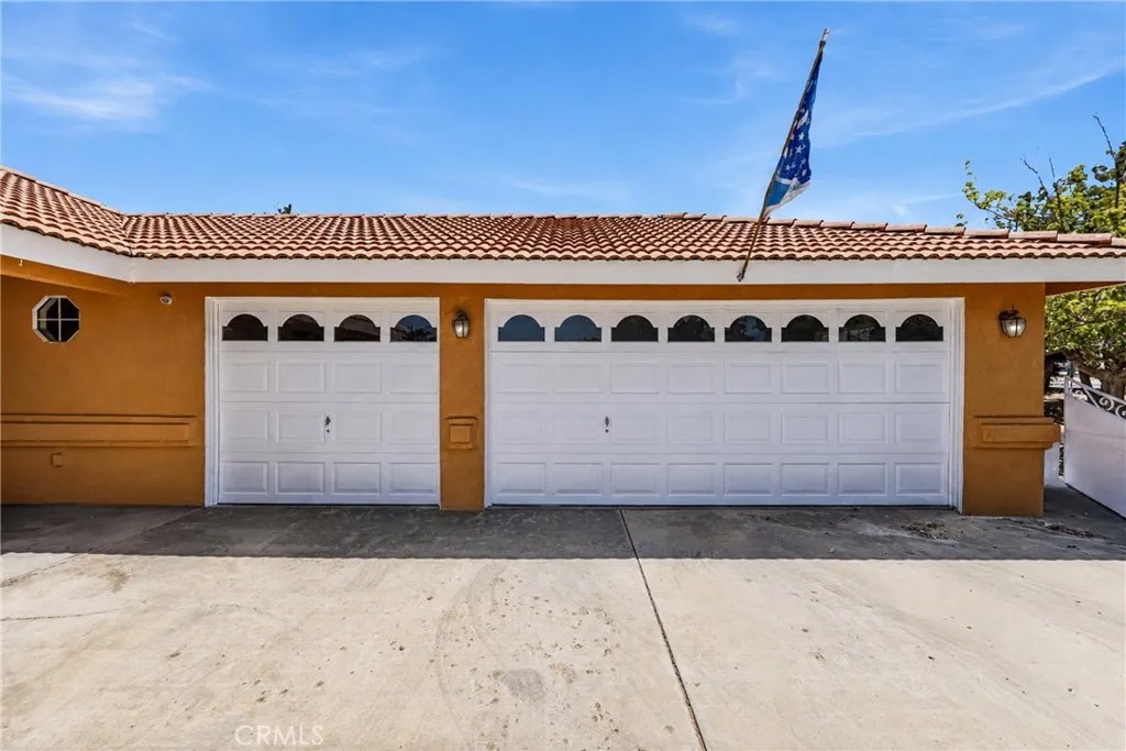 8585 Hickory