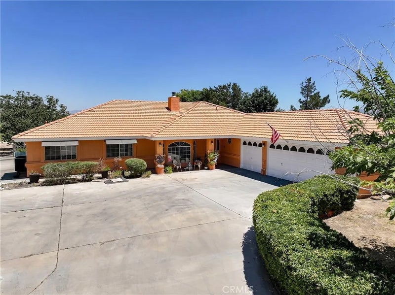 8585 Hickory