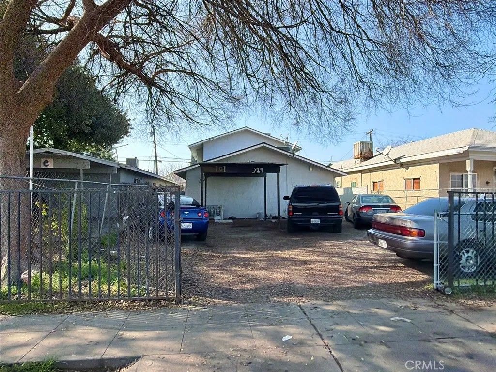 Photo of 329 N Diana St, Fresno, CA 93701 (MLS # SR26038048)