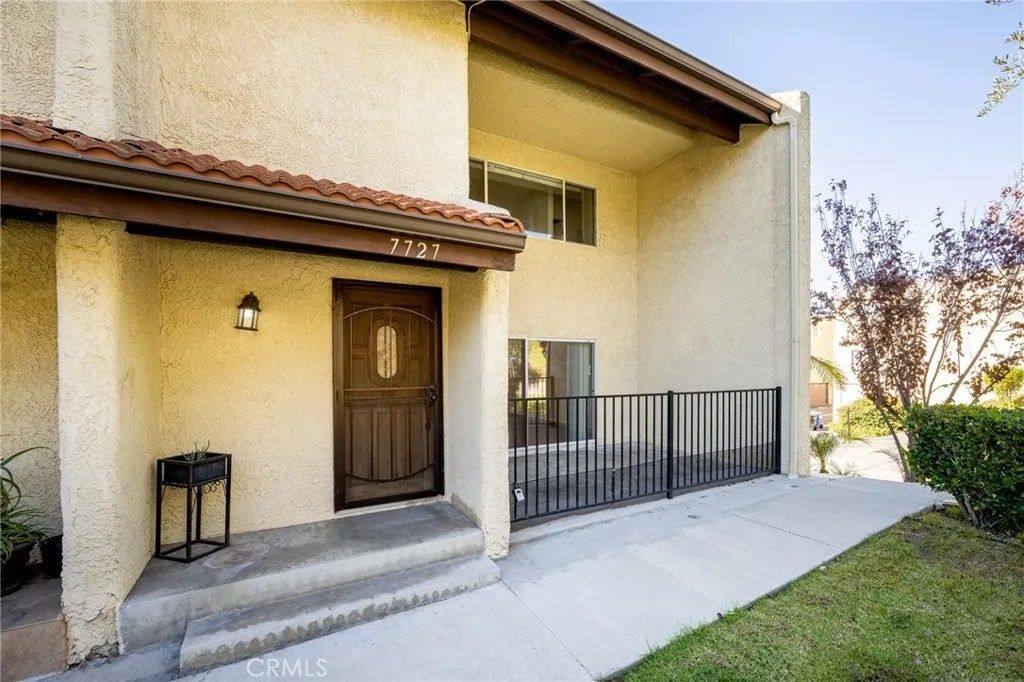 Photo of 7727 Via Napoli #75, Burbank, CA 91504 (MLS # GD25247848)