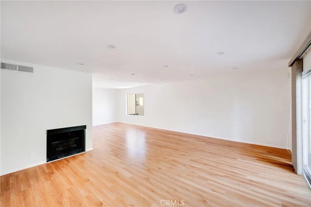 Photo of 7727 Via Napoli #75, Burbank, CA 91504 (MLS # GD25247848)