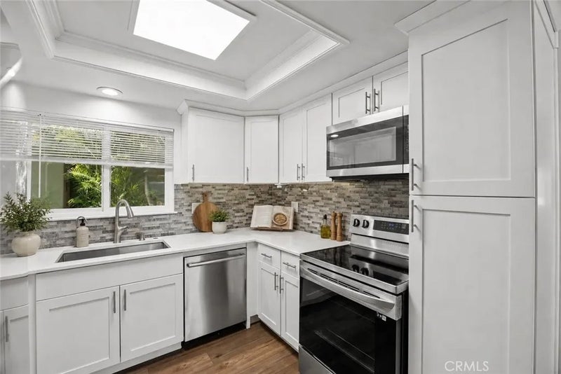 2354 Via Mariposa West 1E