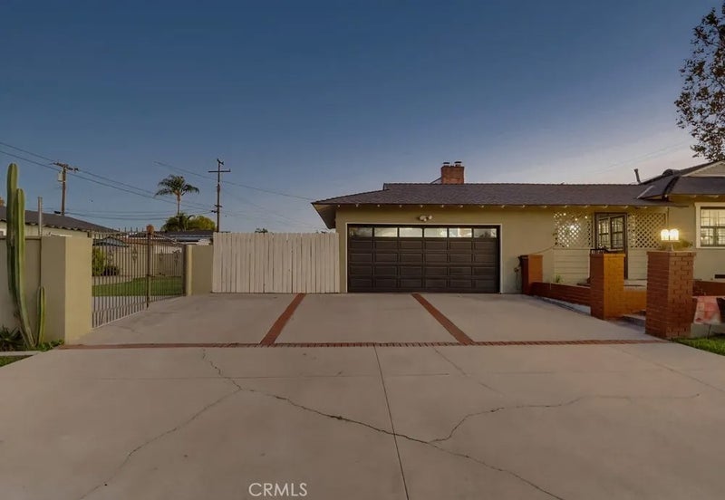 10904 La Mirada Boulevard
