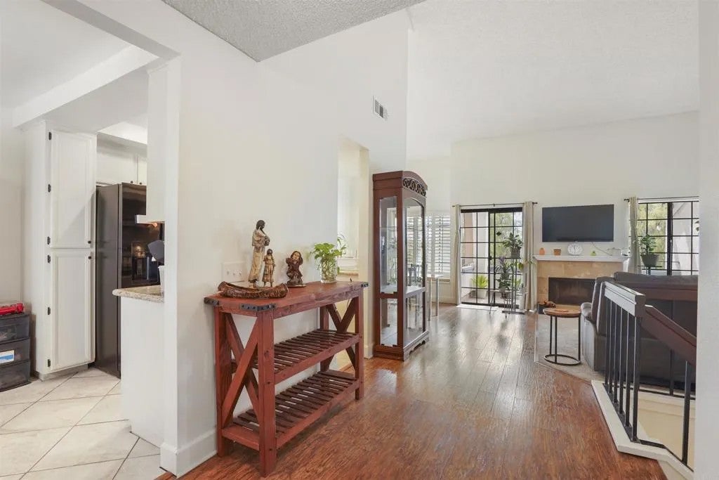 1502 Apache Dr E