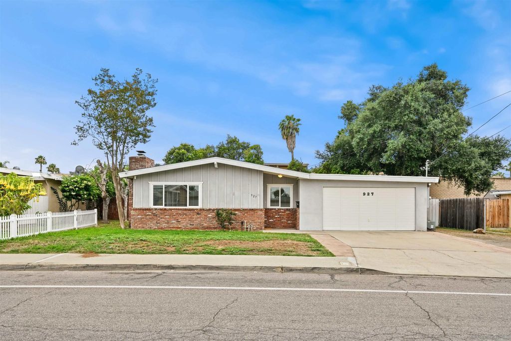 Photo of 927 Gray DR, El Cajon, CA 92020 (MLS # 260011671)