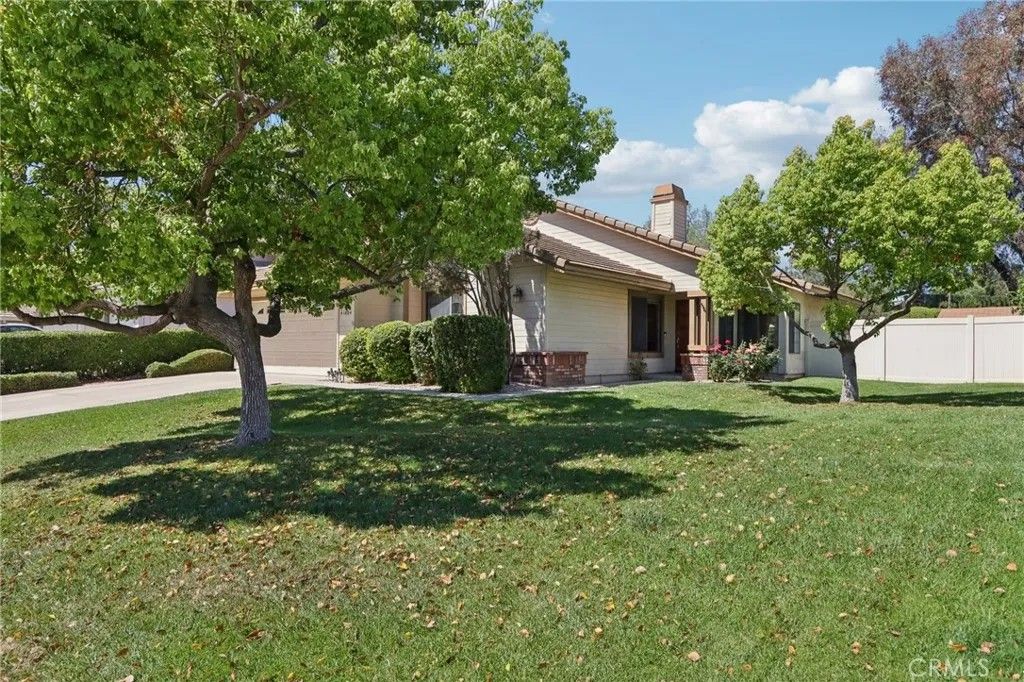 Photo of 41804 Humber Drive, Temecula, CA 92591 (MLS # SW26066123)