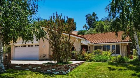 Photo of 28830 Calabria Drive, Agoura Hills, CA 91301 (MLS # SR26127225)