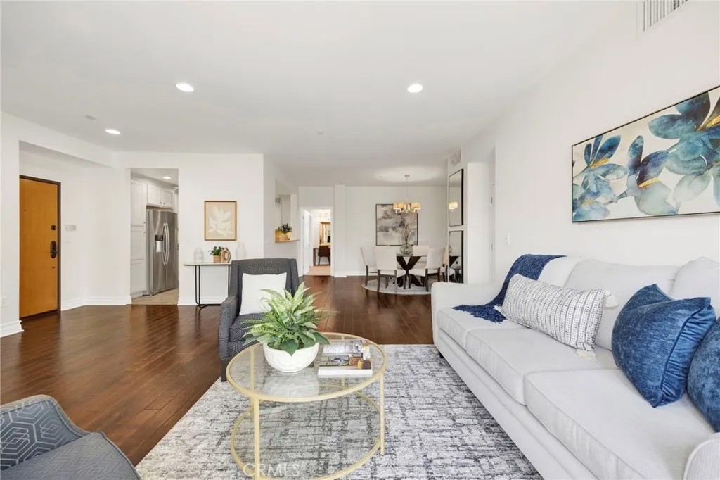 1726 S Bentley Avenue PH3