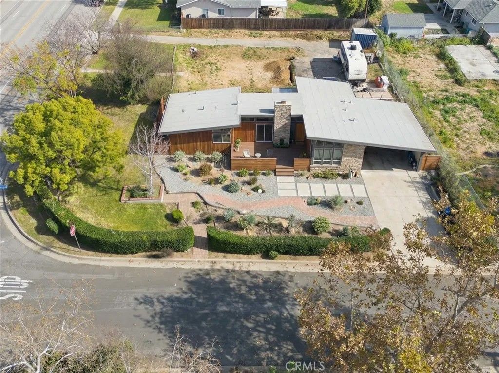 Photo of 2550 Catherine Rd, Altadena, CA 91001 (MLS # CV26035184)