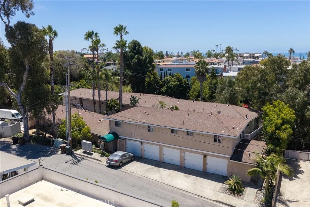 211 W Marquita