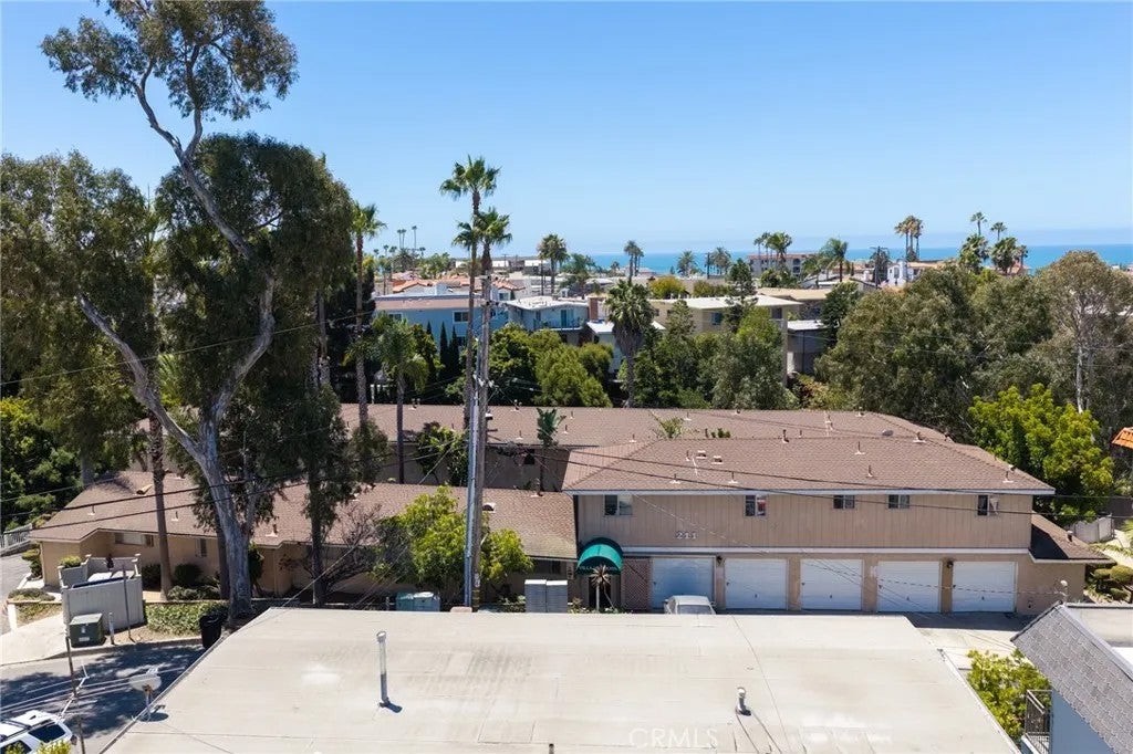 211 W Marquita