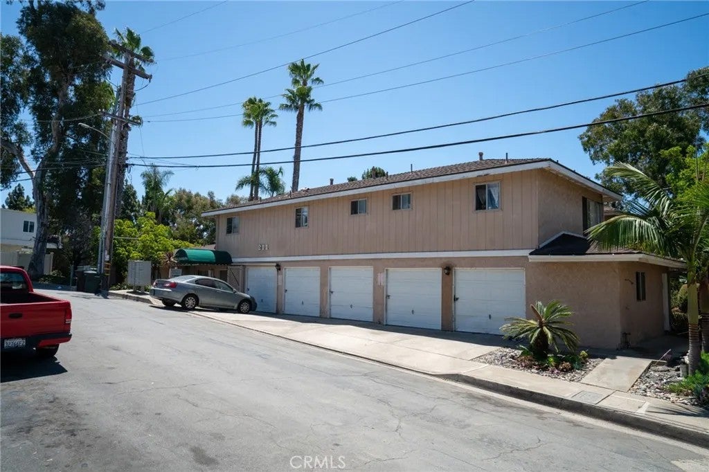 211 W Marquita