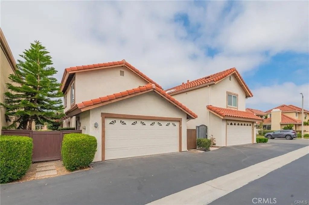 Photo of 7 Tivoli, Irvine, CA 92620 (MLS # TR26079893)