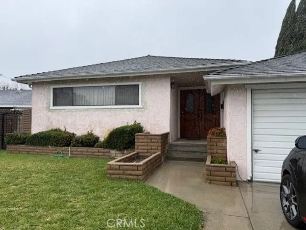 Photo of 10613 Dolan Avenue, Downey, CA 90241 (MLS # DW26038075)