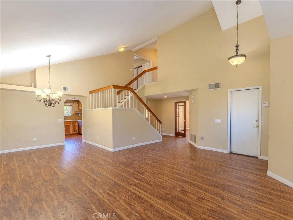 1302 Via Vista