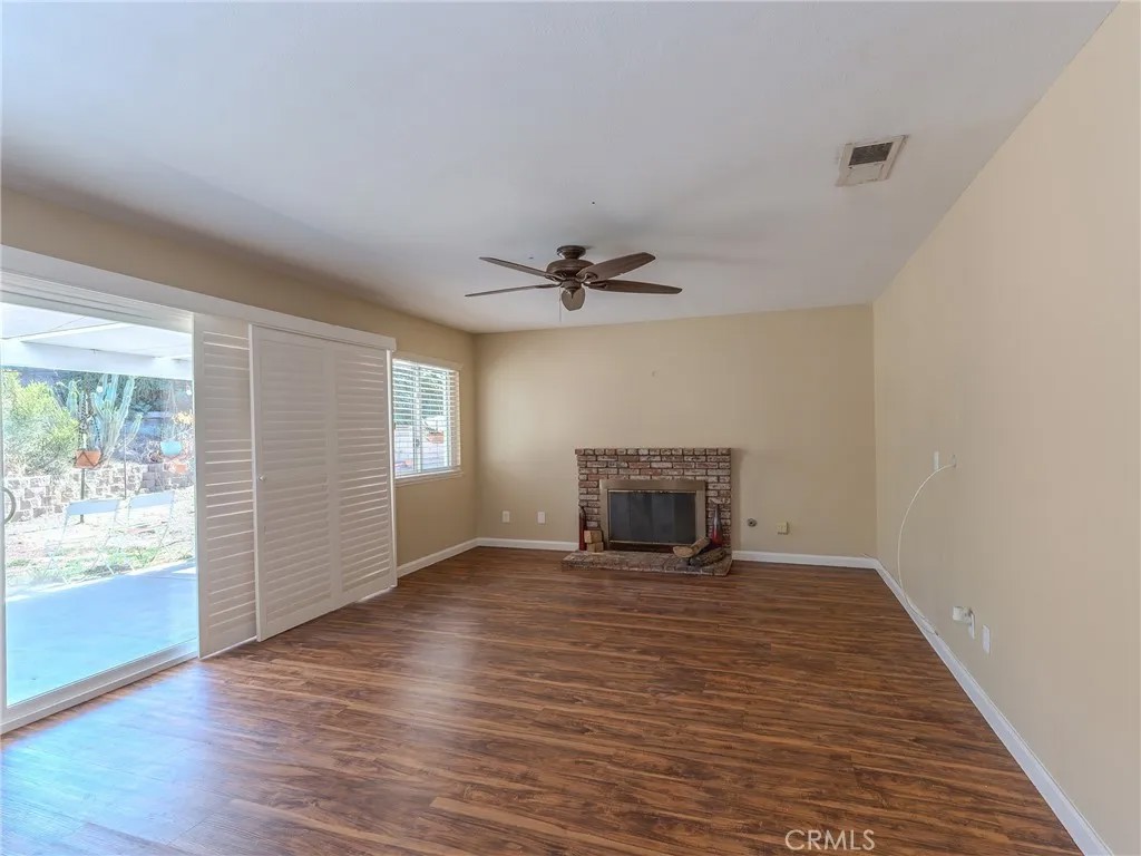 1302 Via Vista