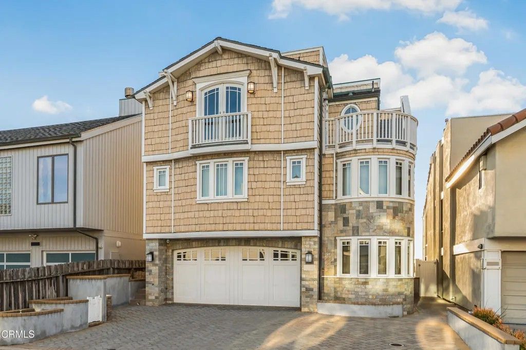 Photo of 3365 Ocean Drive, Oxnard, CA 93035 (MLS # V1-34260)