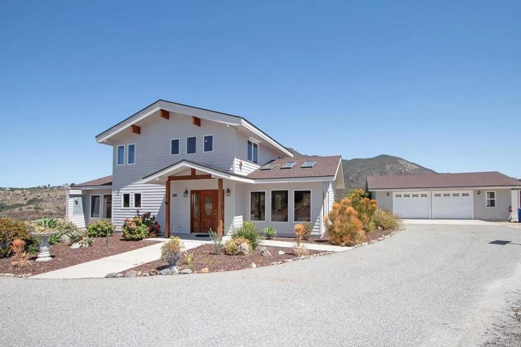 Photo of 2670 Vista Del Rio, Fallbrook, CA 92028 (MLS # NDP2605497)