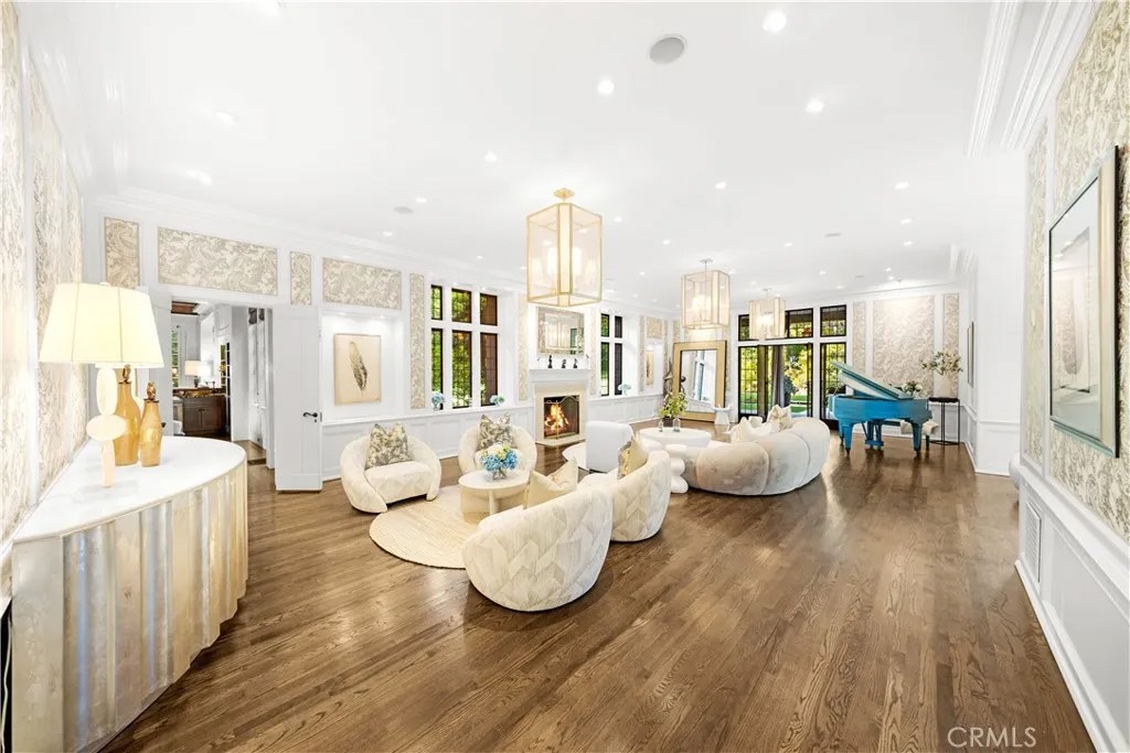 1200 S Arroyo Boulevard