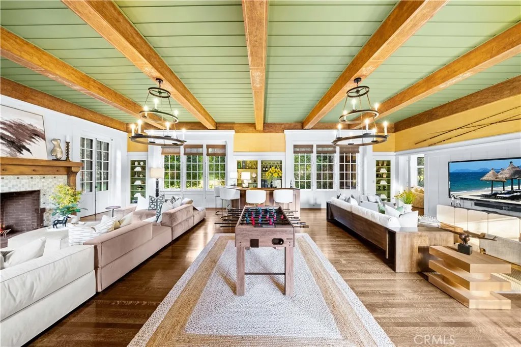 1200 S Arroyo Boulevard