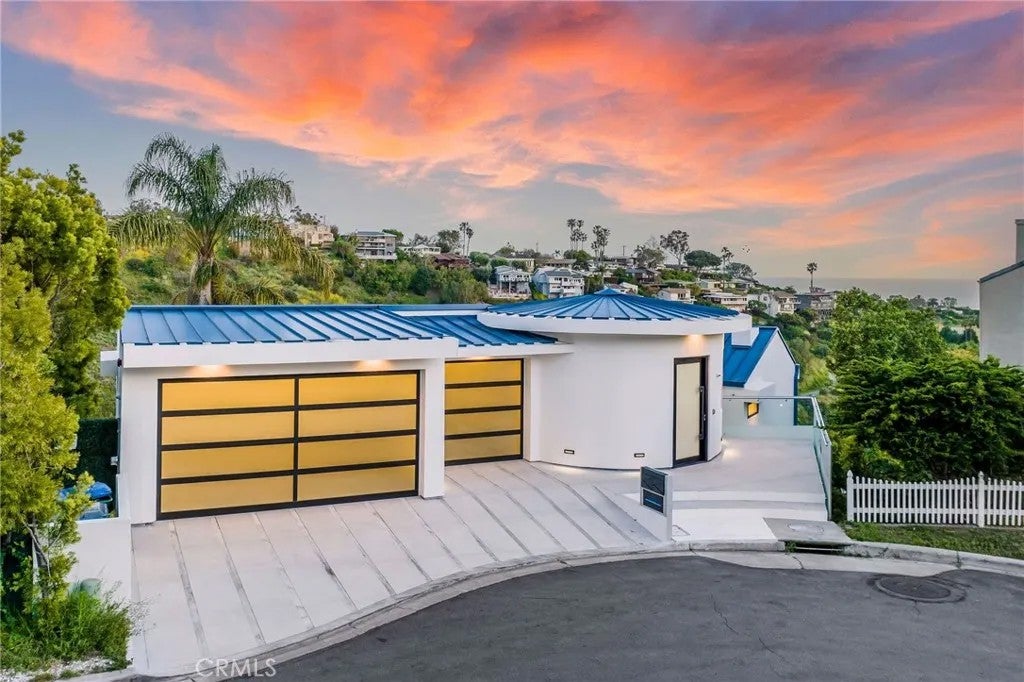 2135 Hillview Drive
