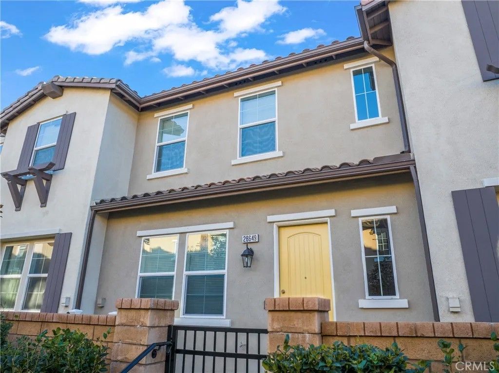 Photo of 28649 Jardineras Drive, Valencia, CA 91354 (MLS # SR26034554)