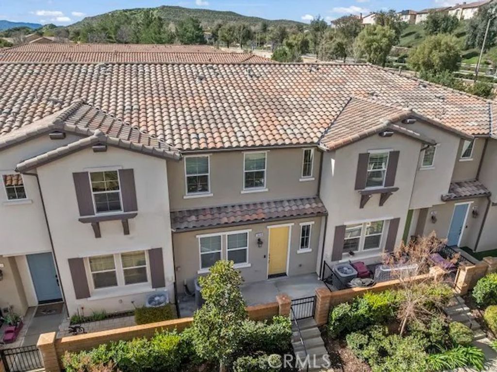 Photo of 28649 Jardineras Drive, Valencia, CA 91354 (MLS # SR26034554)