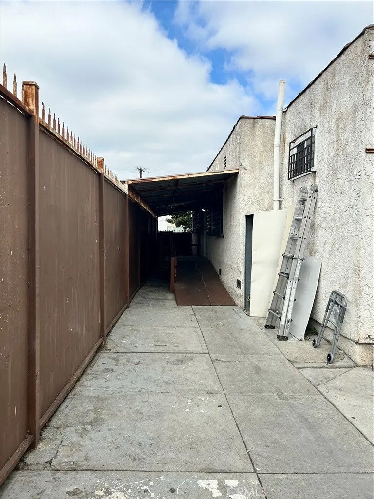 7502 Crenshaw Blvd
