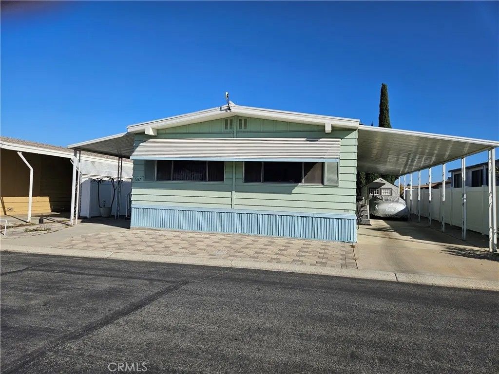 Photo of 1387 Thornwood Sq, Corona, CA 92882 (MLS # IG25280607)