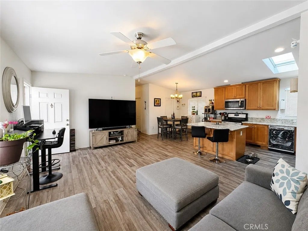 16600 Downey 77