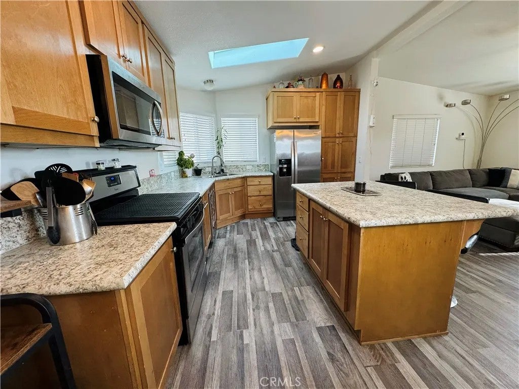 16600 Downey 77