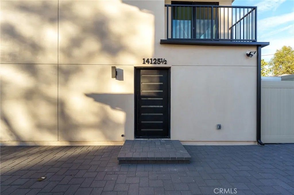 Photo of 14125 Emelita, Sherman Oaks, CA 91401 (MLS # SR26004878)