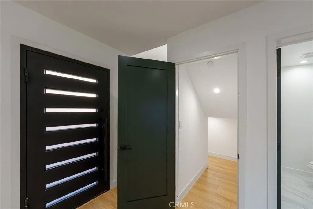 Photo of 14125 Emelita, Sherman Oaks, CA 91401 (MLS # SR26004878)