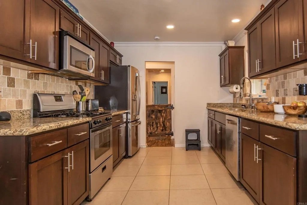 Photo of 2094 Thibodo Ct, Vista, CA 92081 (MLS # NDP2603331)