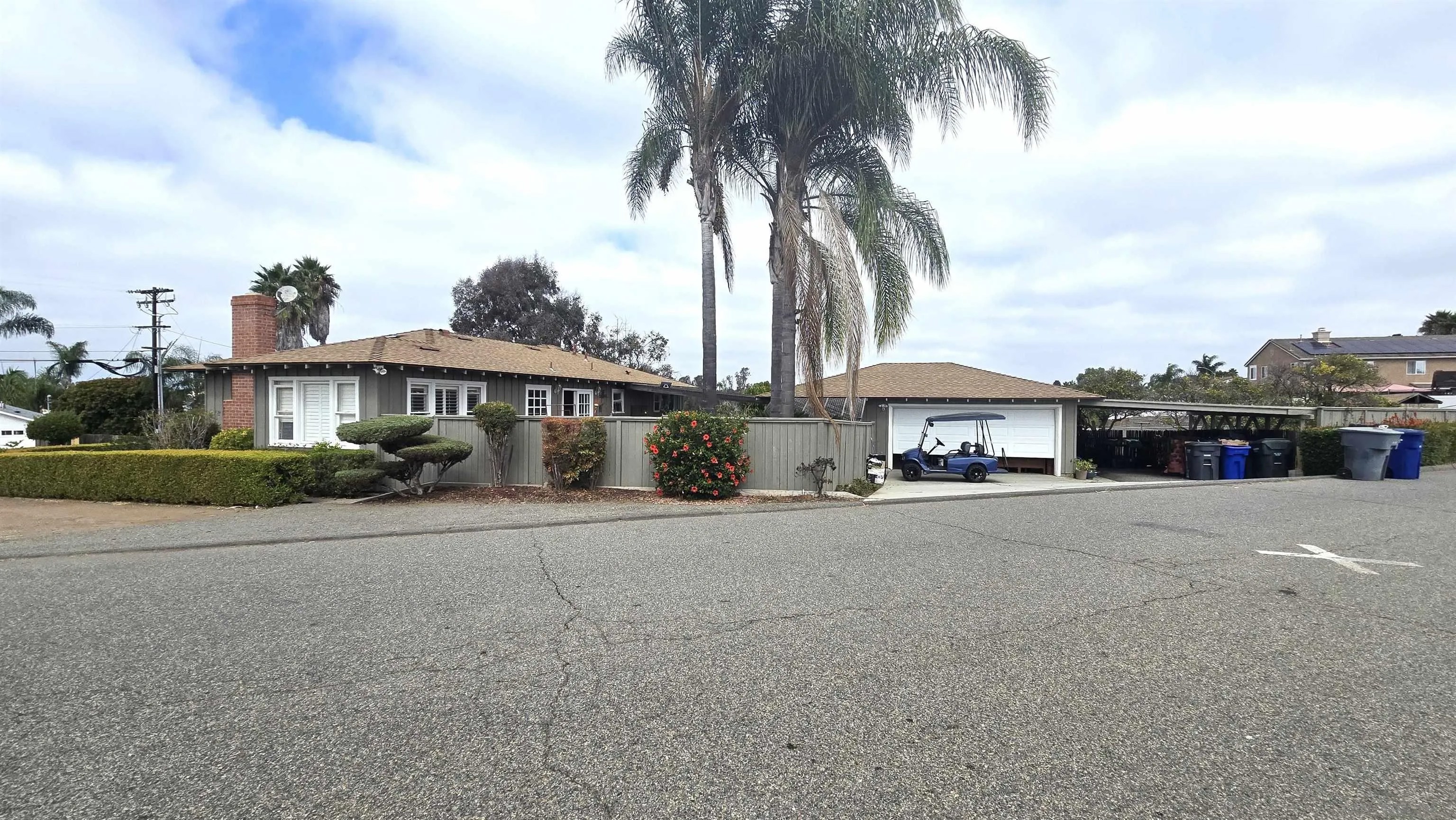 323 Hill Dr