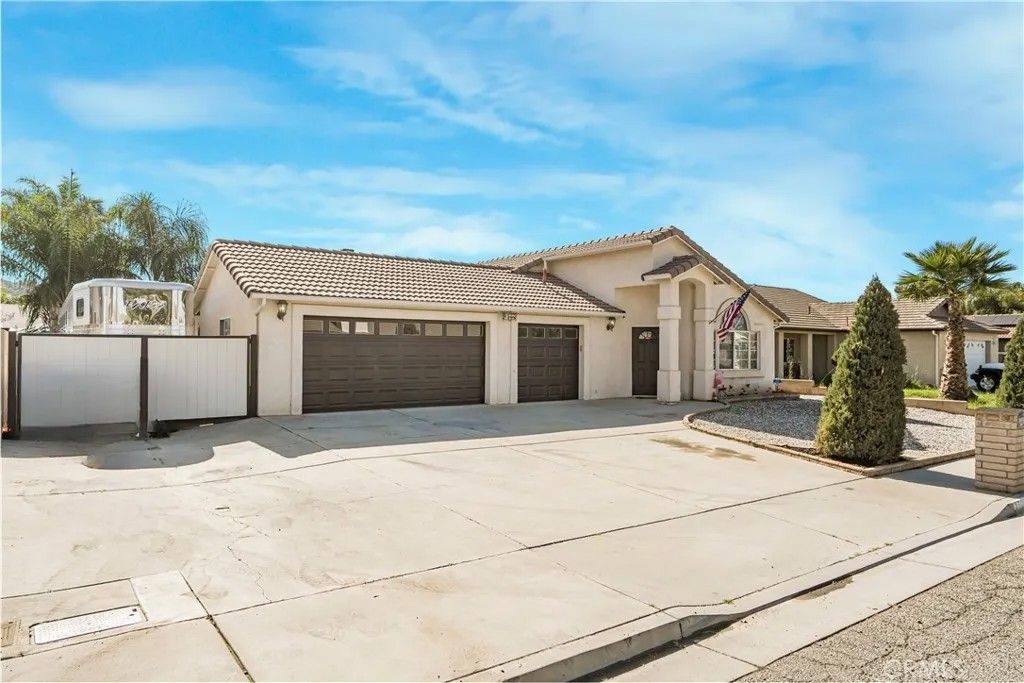 Photo of 1509 Lucerne Dr, Hemet, CA 92544 (MLS # IV26023295)