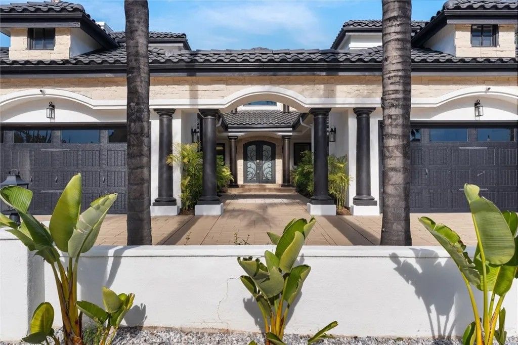 Photo of 17437 Oak Creek Court, Encino, CA 91316 (MLS # SR26008527)