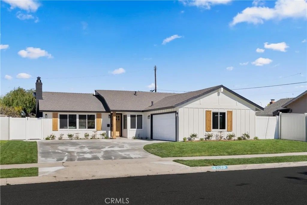 Photo of 6061 Welde Cir, Huntington Beach, CA 92647 (MLS # OC26020000)