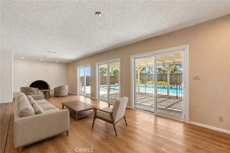 2419 E Villa Real